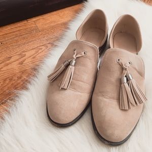 Pointed Toe Tassel Loafers